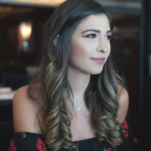 Meet your Posher, Courtney - Picture 1 of 1